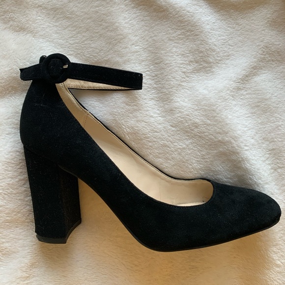 Marc Fisher Shoes - Closed toed black heels